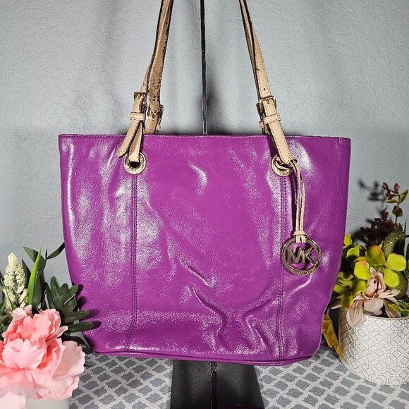 Michael Kors E-1303 Purple Leather Shoulder Bag - Picture 1 of 11